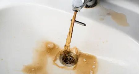 Стало відомо, чому у Дніпрі з кранів тече іржава вода (ВІДЕО)