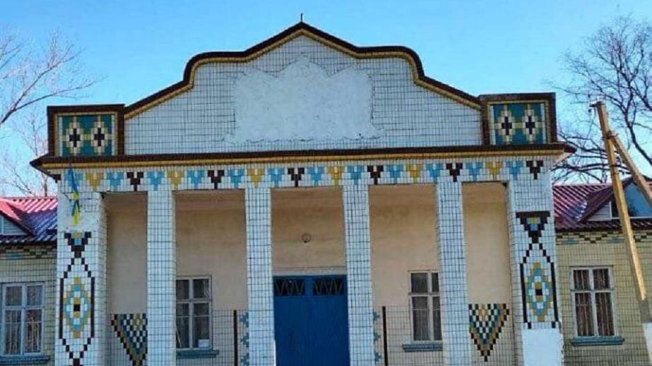 В селе на Днепропетровщине декоммунизировали сельский клуб (ФОТО)