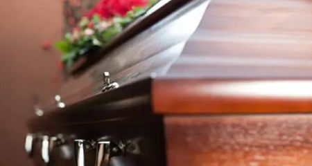 У Дніпрі комунальники прокоментували знайдене звалище відкритих трун на одному з кладовищ (ФОТО)