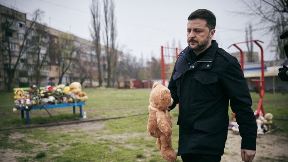Зеленський побував на місці ракетного удару у Кривому Розі (ВІДЕО)