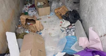 У центрі Самару безхатьки перетворили укриття на сміттєзвалище (ФОТО)