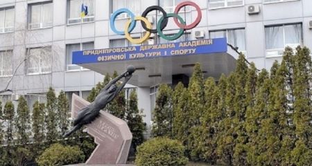 В Днепре на Победе появился новый сквер в честь погибшего во время ракетного удара тренера