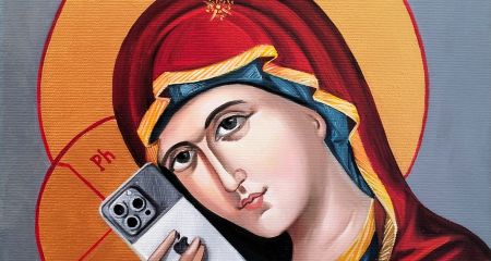У Дніпрі виставили на продаж "Мадонну з айфоном" (ФОТО)