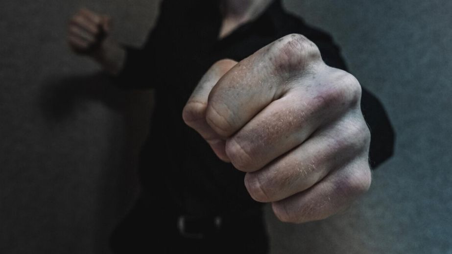 На Синельниківщині конфлікт між подружжям закінчився госпіталізацією