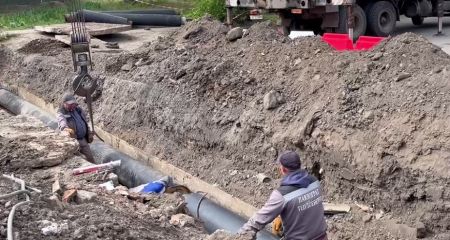 В Павлограде перерыли часть дороги из-за замены труб (ВИДЕО)