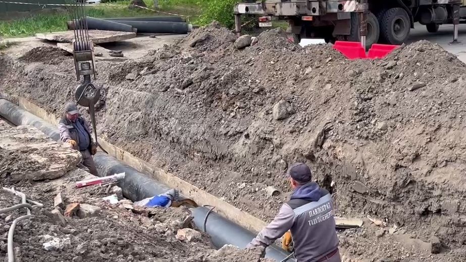 В Павлограде перерыли часть дороги из-за замены труб (ВИДЕО)