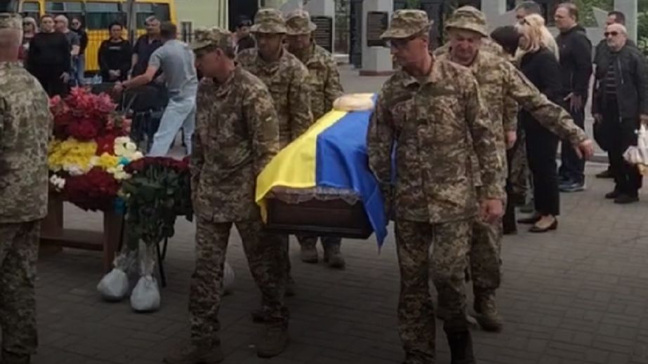 У Самарі попрощалися із загиблим на фронті актором Максимом Ковтуном (ВІДЕО)