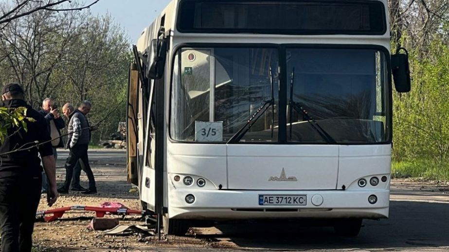 Удар дроном по автобусу в Марганце: количество жертв выросло