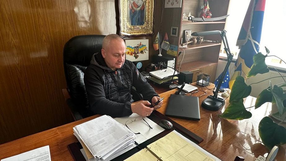 Мер Жовтих Вод подав до суду на активістку через пост про могили для військових (ФОТО)