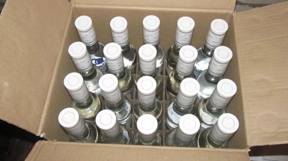 На Дніпропетровщині зупинили автомобіль з тоннами фальсифікованого спирту (ФОТО, ВІДЕО)