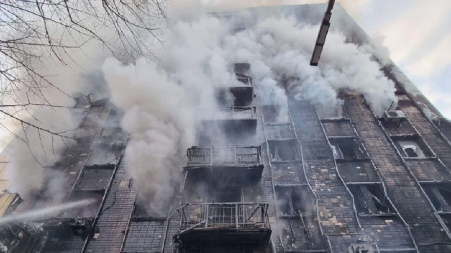 В Днепре горела летняя терраса возле ресторана на проспекте Поля (ВИДЕО)