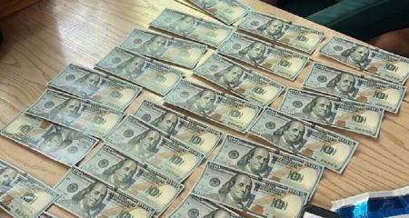 У Кривому Розі на хабарі спіймали голову садівничого товариства та його спільника