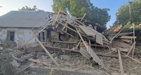 Пошкоджені багатоповерхівка і підприємство: у ніч на 11 червня росіяни обстріляли два райони Дніпропетровщини (ФОТО)