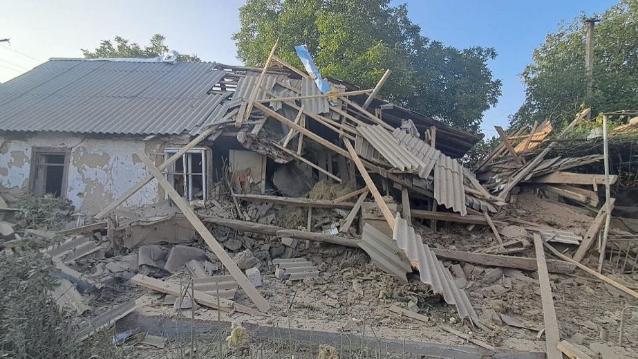 Пошкоджені багатоповерхівка і підприємство: у ніч на 11 червня росіяни обстріляли два райони Дніпропетровщини (ФОТО)