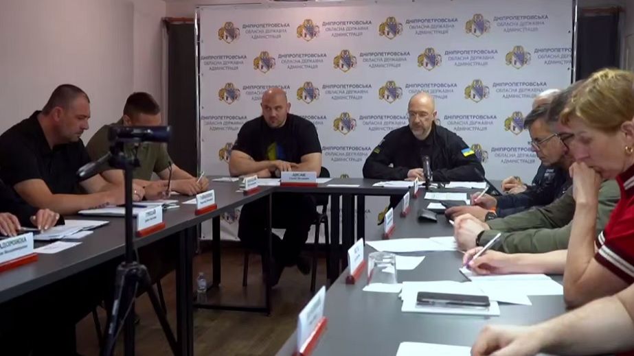 Тарифы, безопасность и поддержка прифронтовых общин: Премьер-министр Украины провел совещание на Днепропетровщине