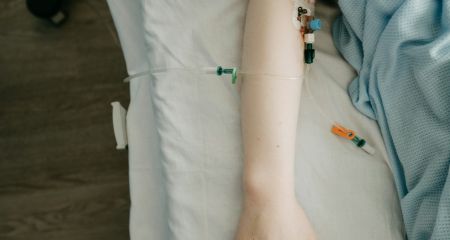 В Днепре 11-летний мальчик напился алкоголя на пляже и потерял сознание