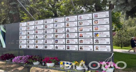 В Павлограде обновляют Доску памяти на Аллее Славы: добавили подсветку и защитуот непогоды (ФОТО, ВИДЕО)
