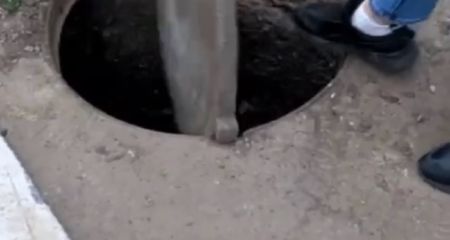 У Кривому Розі показали "зачарований" люк, в який првоалилася дитина (ВІДЕО)