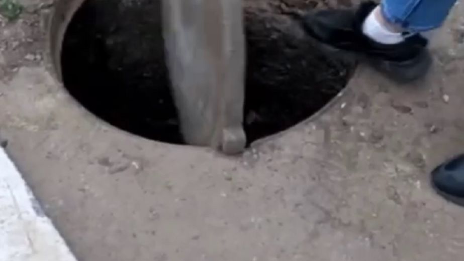У Кривому Розі показали "зачарований" люк, в який првоалилася дитина (ВІДЕО)