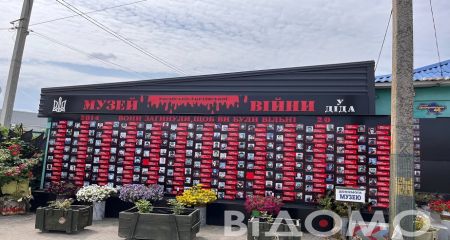 Двигун шахеда, ракети та їжак-розвідник: як у Павлограді перетворили кафе на музей війни "У Діда" (ФОТО, ВІДЕО)