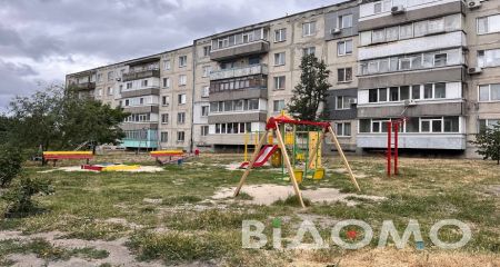 Ободранная ракета и привет из 90-х: как выглядят детские площадки в Терновке (ФОТО, ВИДЕО)