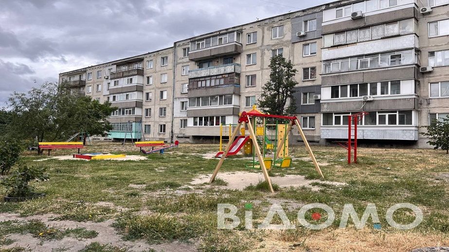 Обдерта ракета і привіт з 90-х: як виглядають дитячі майданчики у Тернівці (ФОТО, ВІДЕО)