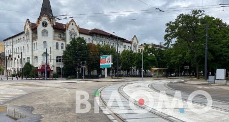 В Днепре возле ЦУМа возобновили движение для автомобильного транспорта (ВИДЕО)