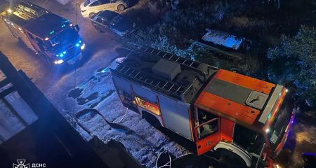 У Кривому Розі з палаючої квартири винесли непритомного чоловіка (ФОТО)