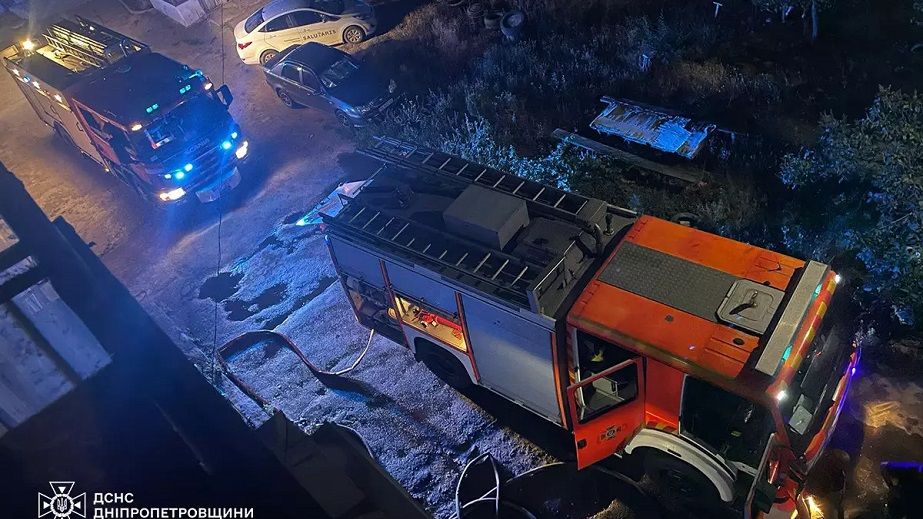 В Кривом Роге из горящей квартиры вынесли мужчину без сознания (ФОТО)