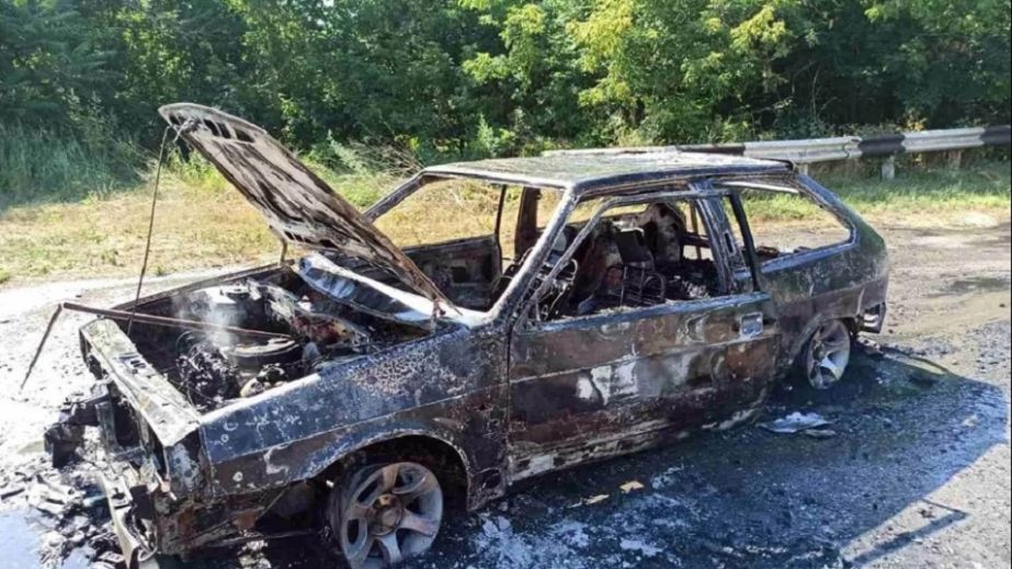 Пролунав вибух і спалахнула пожежа: стали відомі подробиці займання легковика на Лівобережному-2 у Дніпрі (ФОТО)