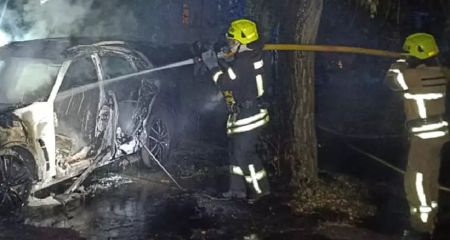 В Желтых Водах посреди улицы сгорел автомобиль