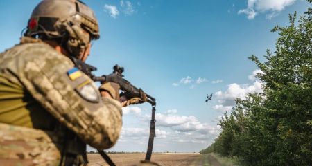 Там є поле, де все знищується, - Зеленський про намагання росіян прорватися на Дніпропетровщину