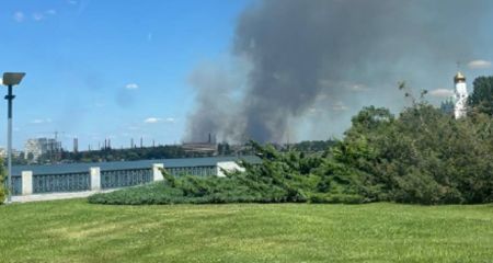 Попіл розносило по всьоу місту: на лівому березі Дніпра вирувала сильна пожежа (ФОТО, ВІДЕО)