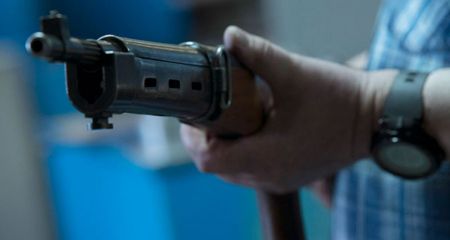Хотів налякати: на Криворіжжі чоловік більше шести раз вистрелив у сусіда