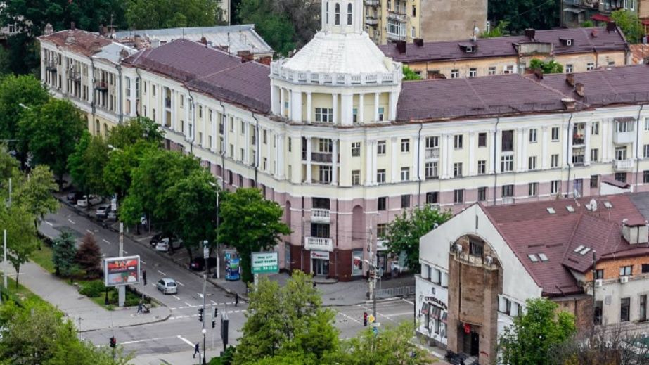 Летняя площадка на набережной и ходильник на Яворницкого: что демонтируют в Днепре