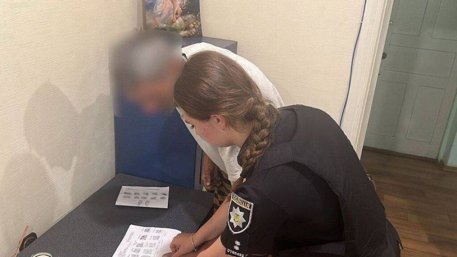 На Дніпропетровщині торговець зброєю пропонував 1000 доларів поліцейським