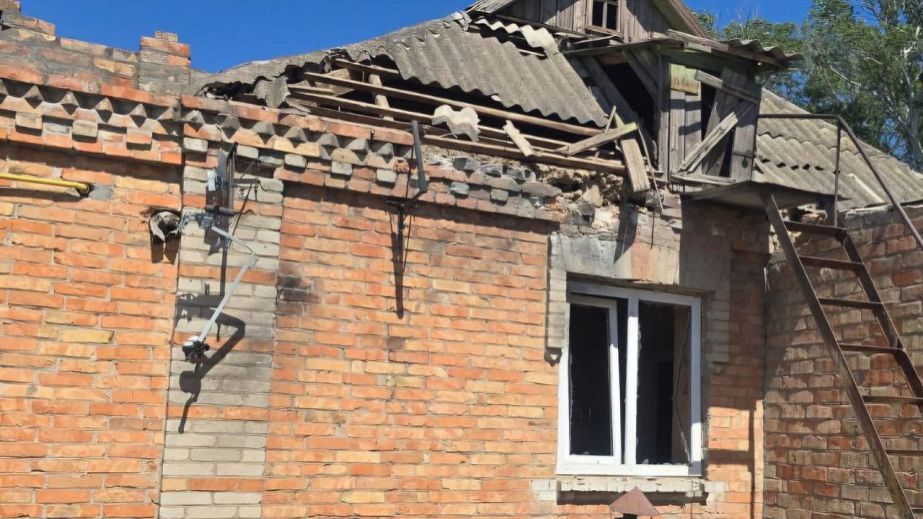 В течение 12 августа россияне обстреляли Никопольщину: ранили женщину