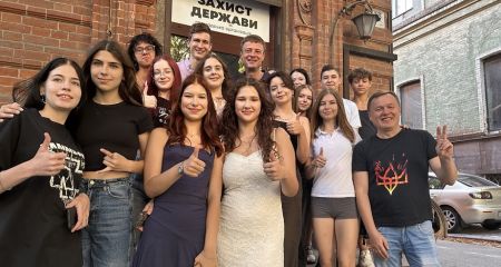 Виїжджати чи залишатися в країні: у Дніпрі школярі і студенти обговорювали проблеми молоді (ФОТО)