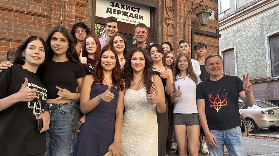 Виїжджати чи залишатися в країні: у Дніпрі школярі і студенти обговорювали проблеми молоді (ФОТО)