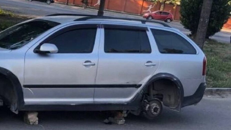 В Днепре продолжают "раздевать" автомобили (ФОТО)