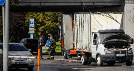 У поліції розпочали розслідування щодо водія-поліцейського, через якого постраждали вісім транспортних засобів (ВІДЕО)