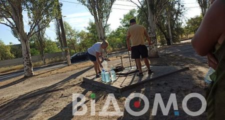 В Каменском люди выстроились в очереди к колонкам из-за массового отключения воды (ФОТО, ВИДЕО)