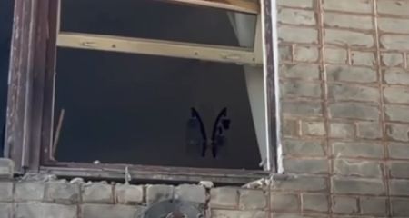 В Межевой на Днепропетровщине вражеский дрон попал в редакцию местного СМИ (ВИДЕО)