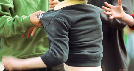 У центрі Кам'янського підлітки вимагали гроші у менших дітей