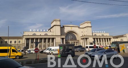 У Дніпрі на вокзалі відлупцювали чоловіка металевою трубою (ФОТО)