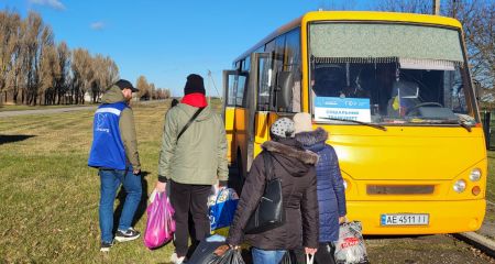 Для прифронтовых сел Днепропетровщины запустили социальный автобус: подробности