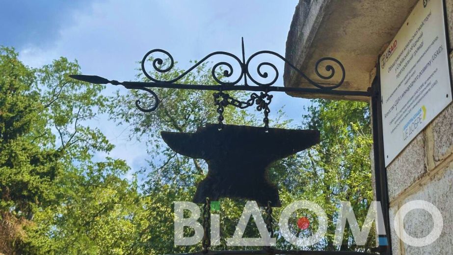 В поселке на Днепропетровщине возродили настоящую кузницу с кузнецом-виртуозом (ФОТО, ВИДЕО)