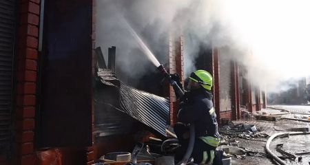 Рятувальники показали кадри гасіння пожежі на "Озерці" (ФОТО)