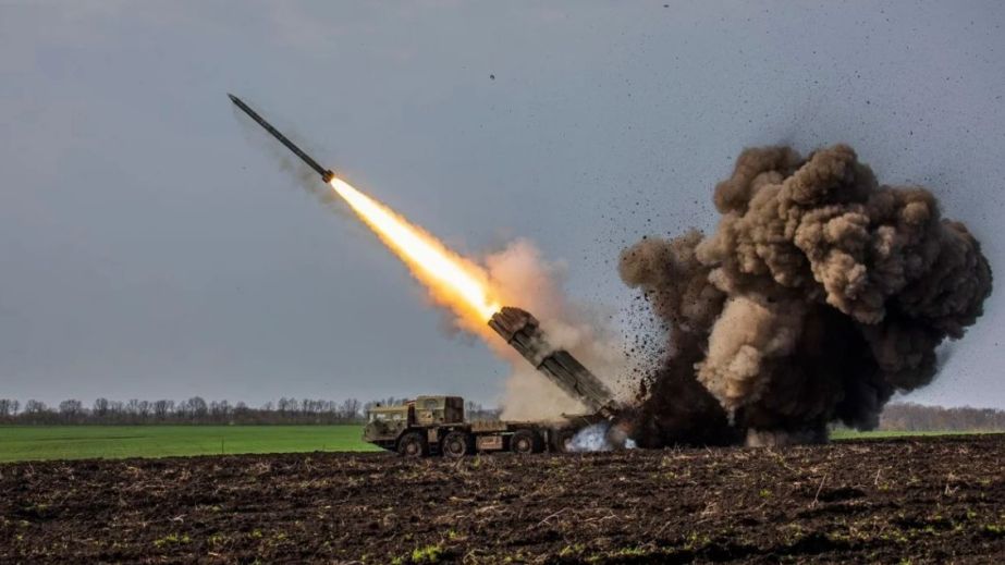 Ракетна атака на Дніпро: у місті пролунала серія вибухів