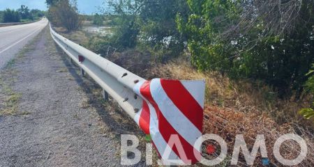 На Центральному мосту у Дніпрі легковик залетів на відбійник (ВІДЕО)